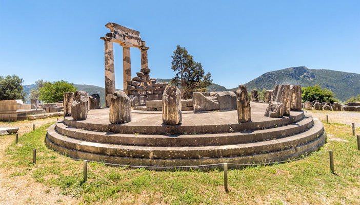 Ziua 2: Delphi – Tholos și sanctuarul Atenei Pronaia